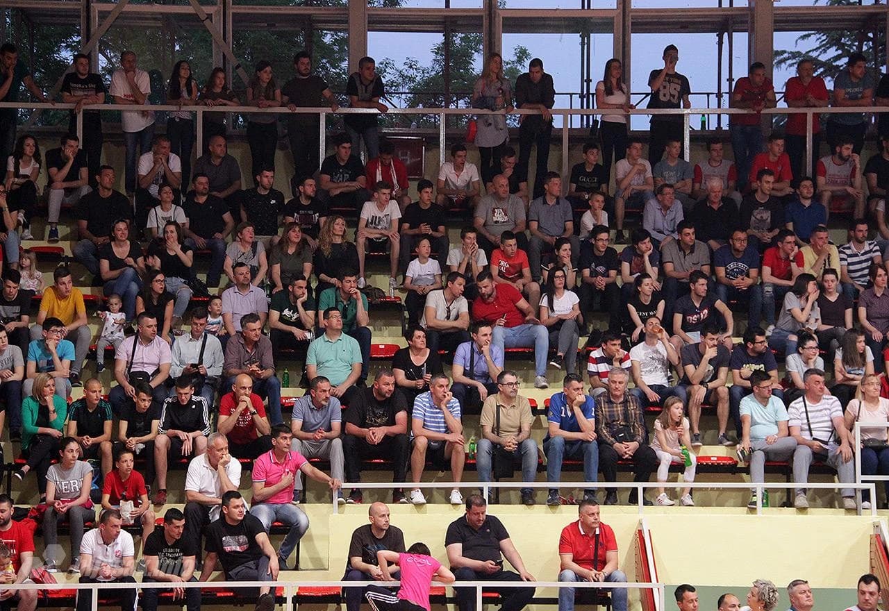 Dio publike na utakmici Zrinjski - Igokea