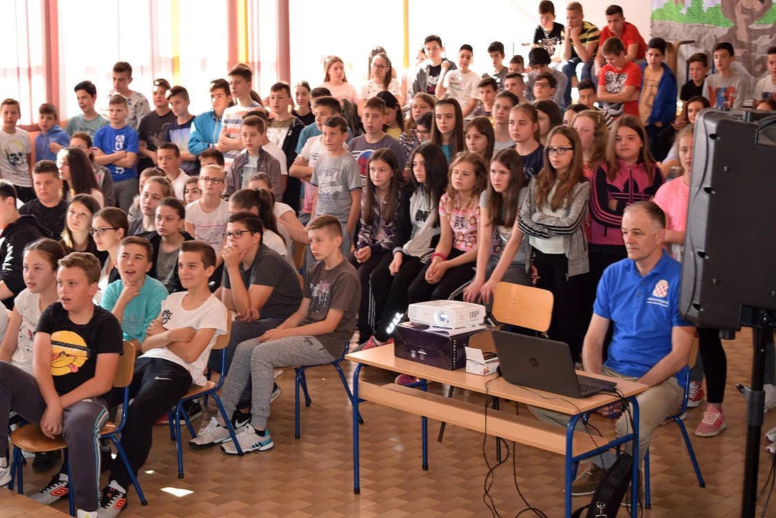 Edukacija djece i pokazna vježba