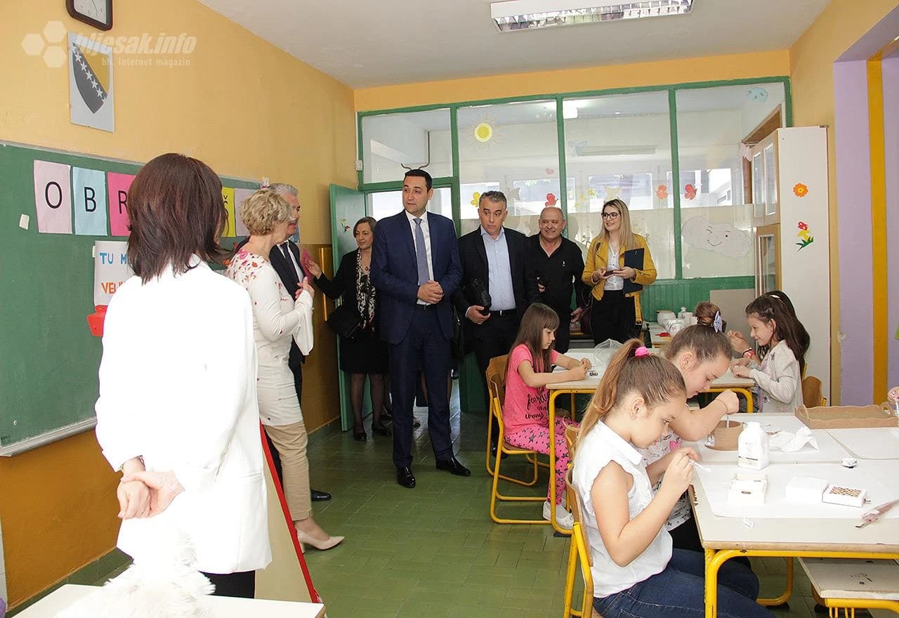 Detalj sa svečanosti u IV osnovnoj školi