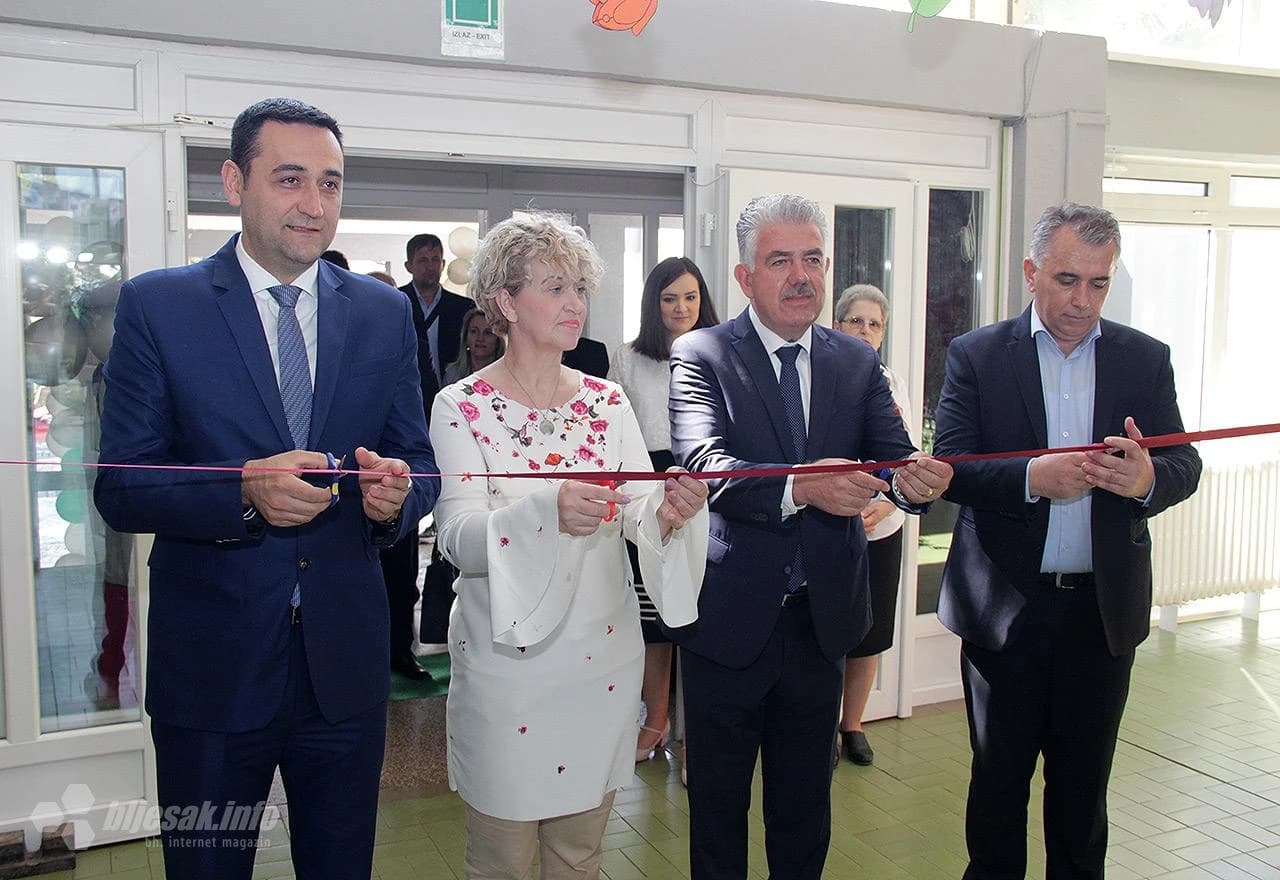 Detalj sa svečanosti u IV osnovnoj školi