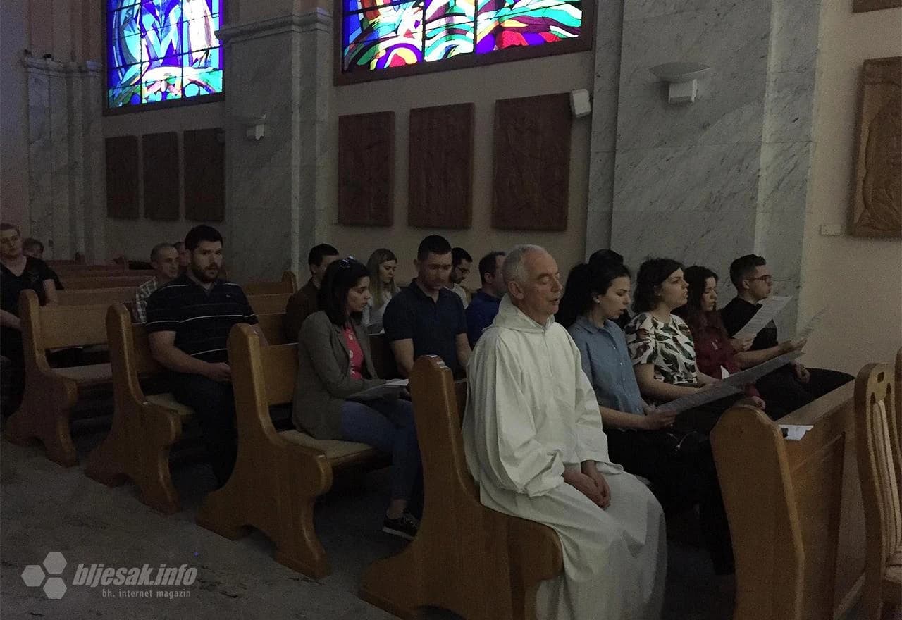 Molitva i susret s br. Richardom u kapelici pored crkve sv. Petra i Pavla (Franjevačka)