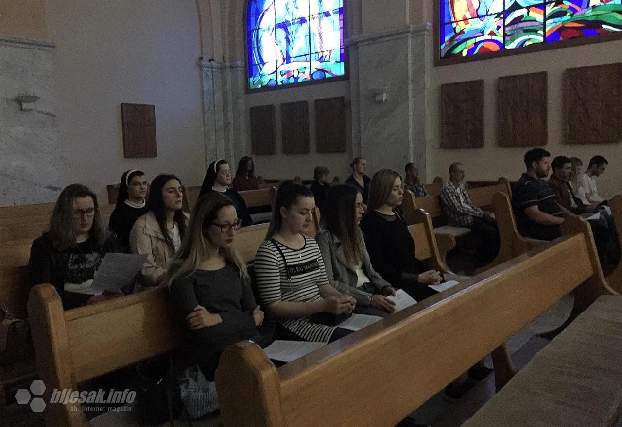 Molitva i susret s br. Richardom u kapelici pored crkve sv. Petra i Pavla (Franjevačka)