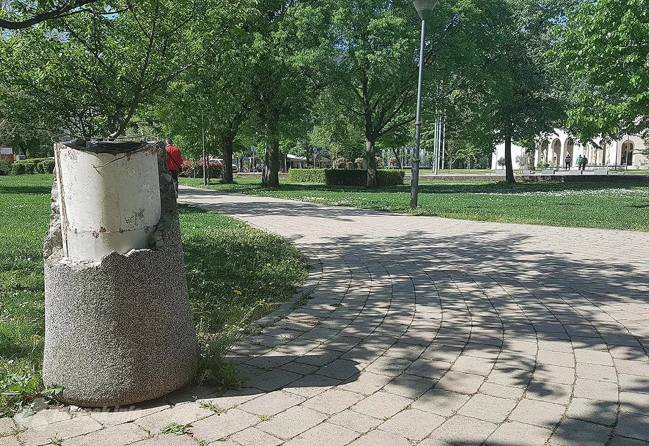 Oštećeni mobilijar