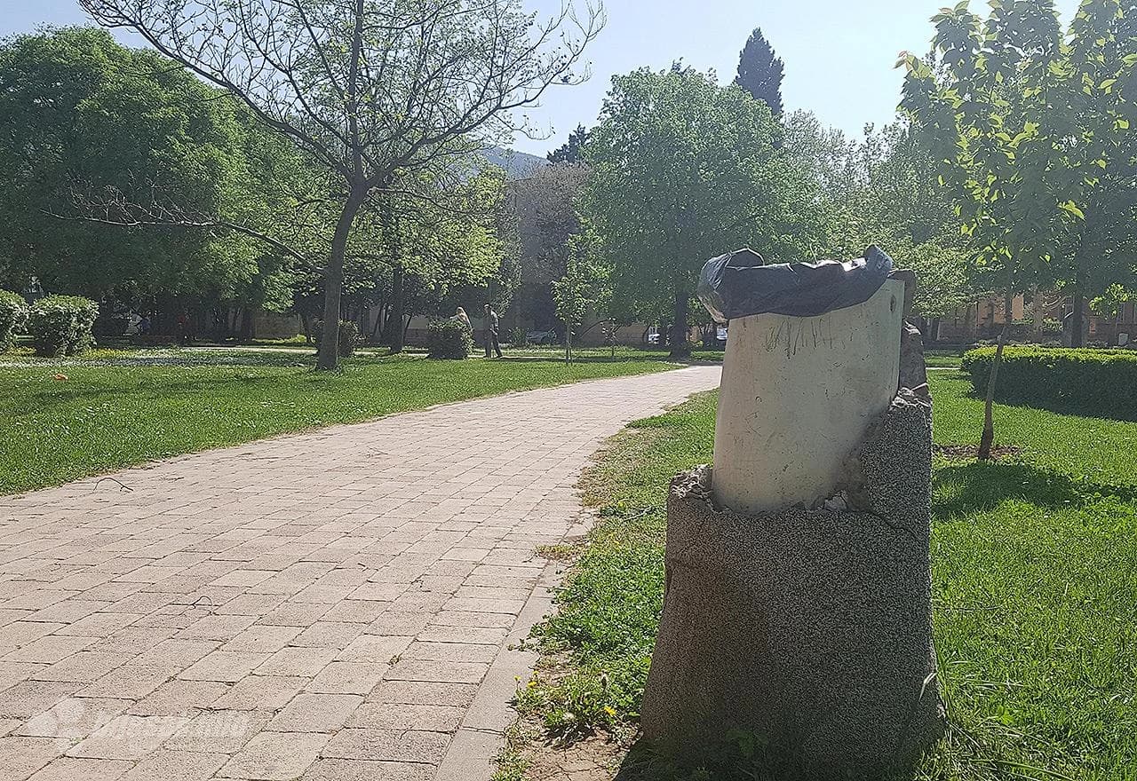 Oštećeni mobilijar