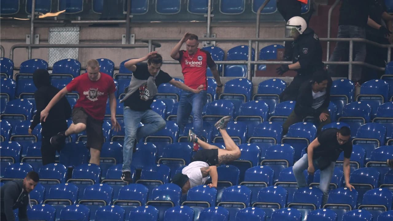 Tučnjava navijača Schalkea protiv Eintrachta