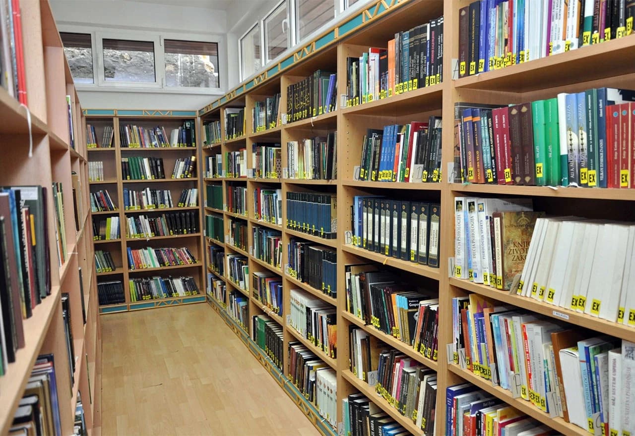 Biblioteka u Kulturnom centru u Mostaru