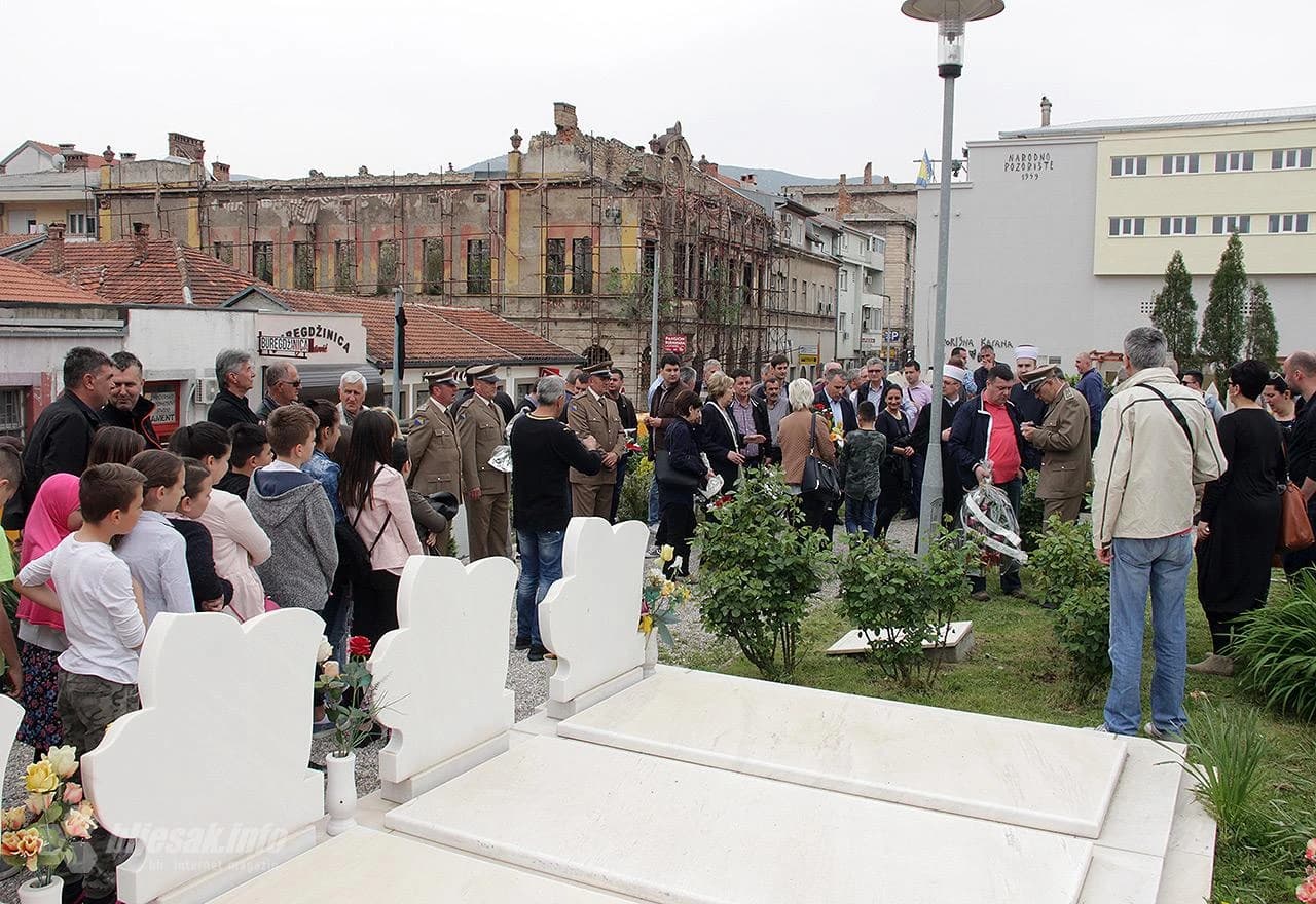 Detalj obilježavanja Dana Armije BiH na Šehitlucima