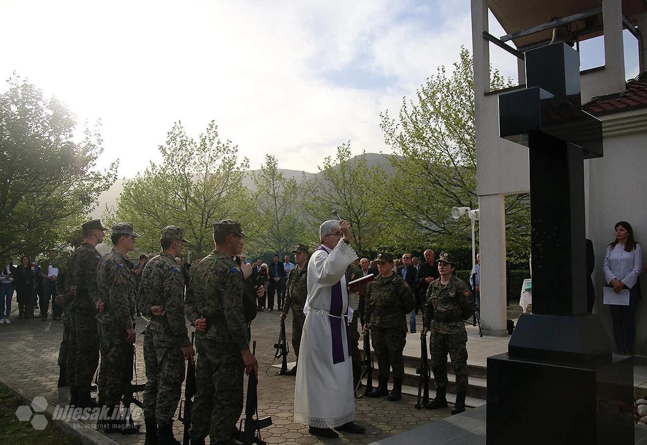 Spomen-križ poginulim braniteljima u Raštanima