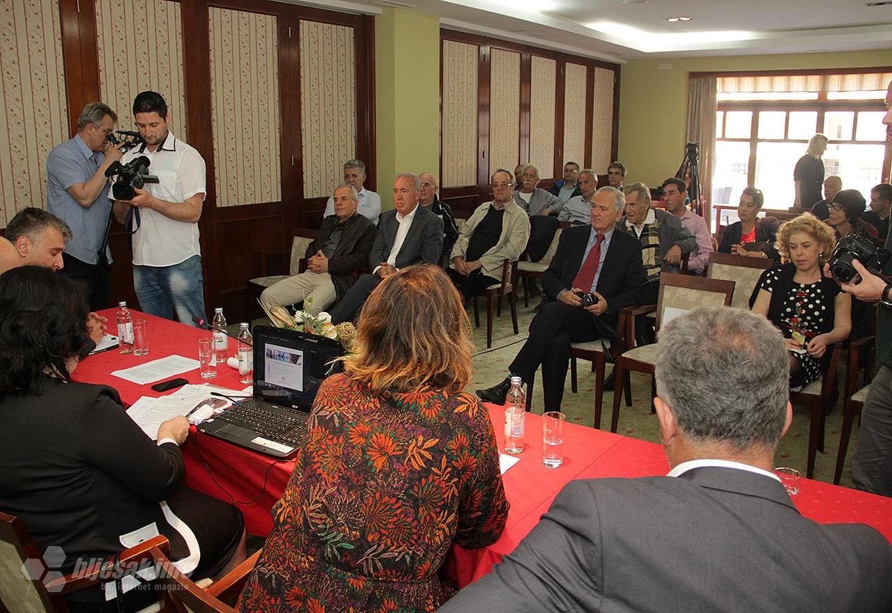 Detalj s tribine 'Zašto odlaze?'