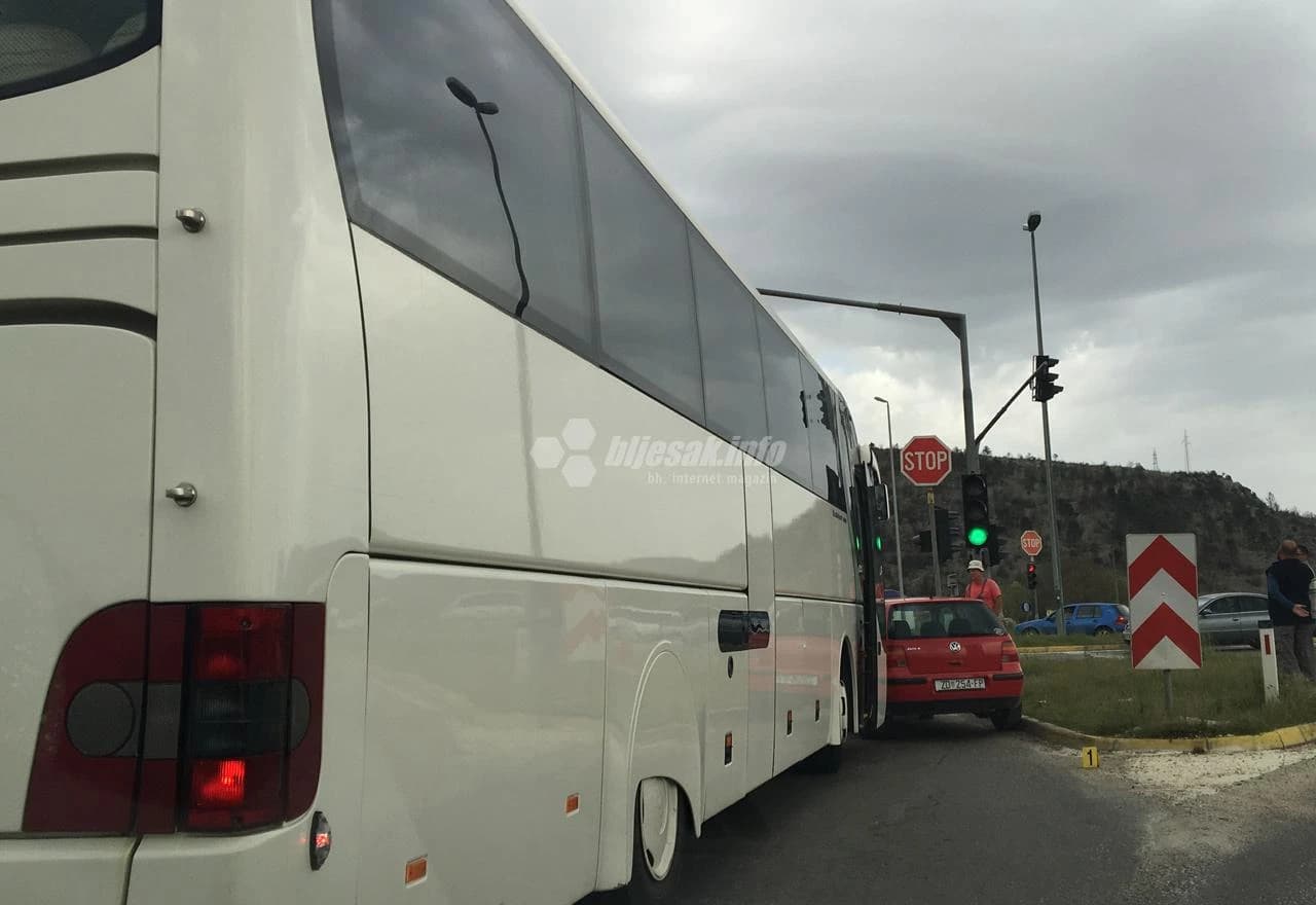 Sudar autobusa i VW Golfa kod Čapljine
