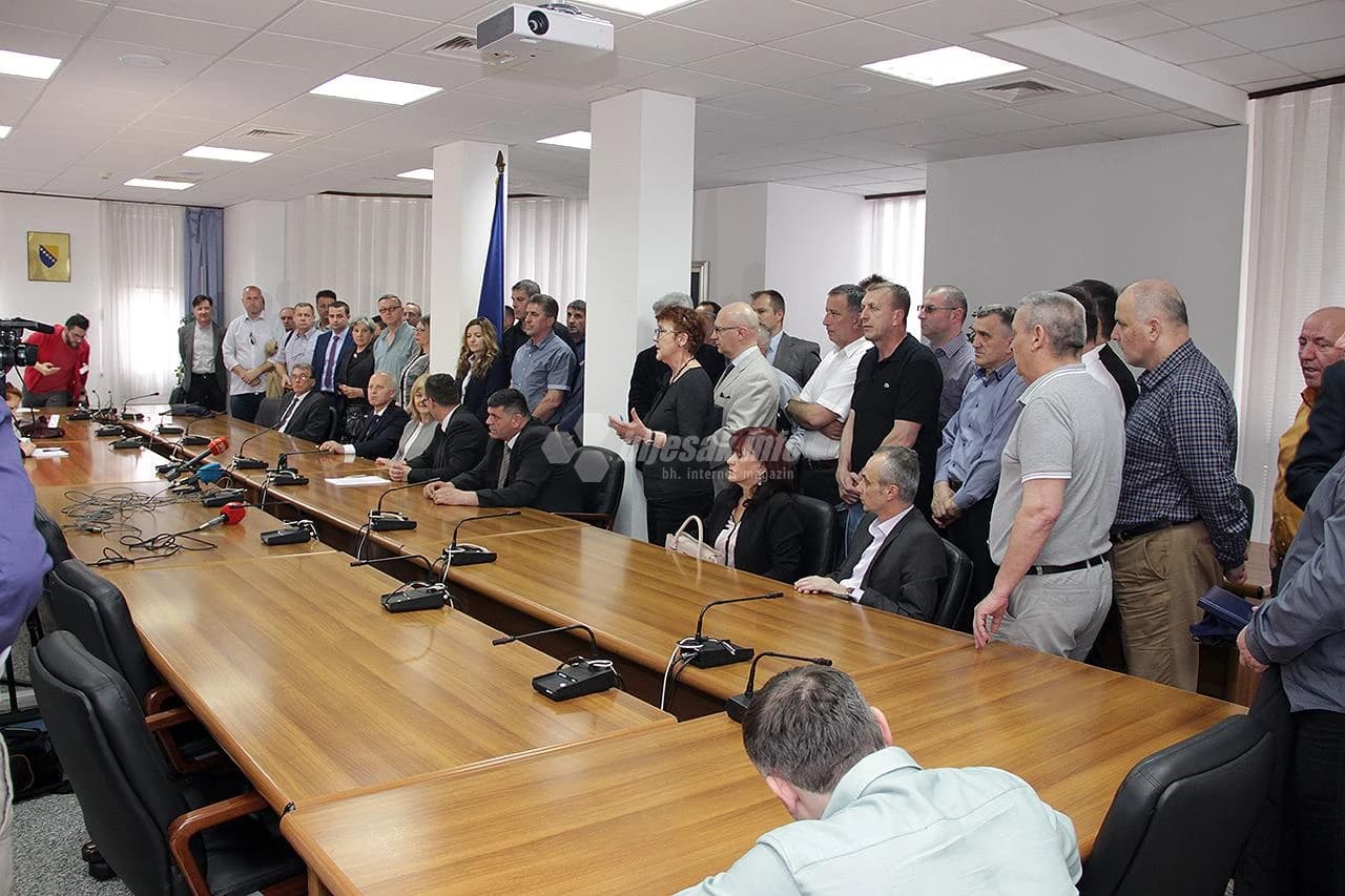 Ovaj granski kolektivni ugovor obuhvaća 7000 radnika u elektroenergetskom sektoru