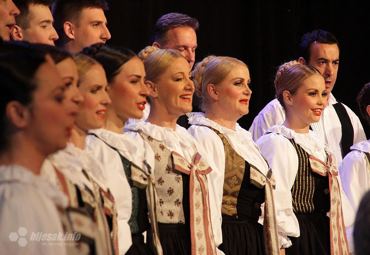 LADO Ansambl narodnih plesova i pjesama Hrvatske