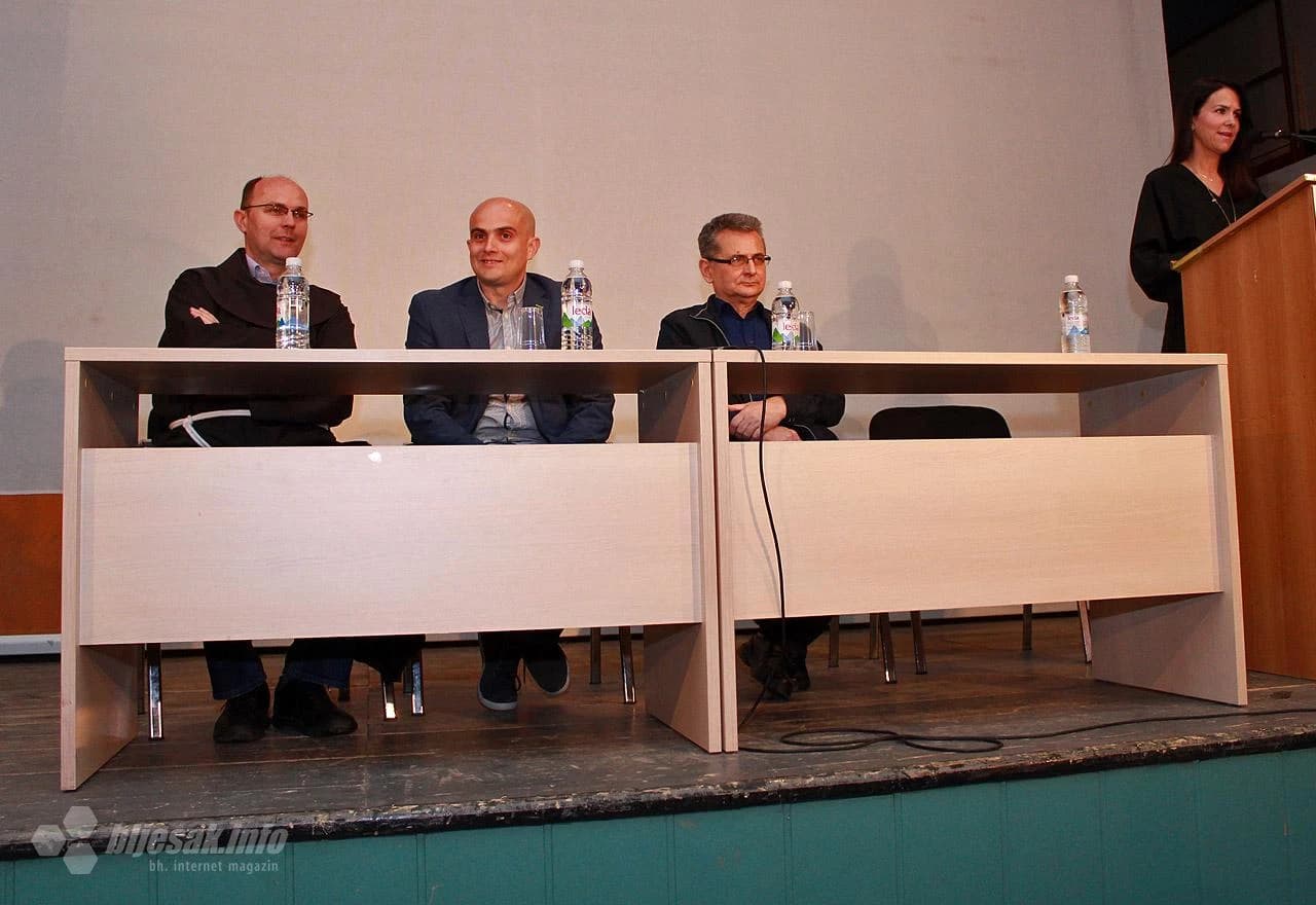 Tribina ''Jedinstvo ili zajedništvo; demokracija ili jednoumlje'' u kinu Borak