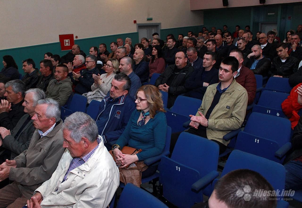 Tribina ''Jedinstvo ili zajedništvo; demokracija ili jednoumlje'' u kinu Borak