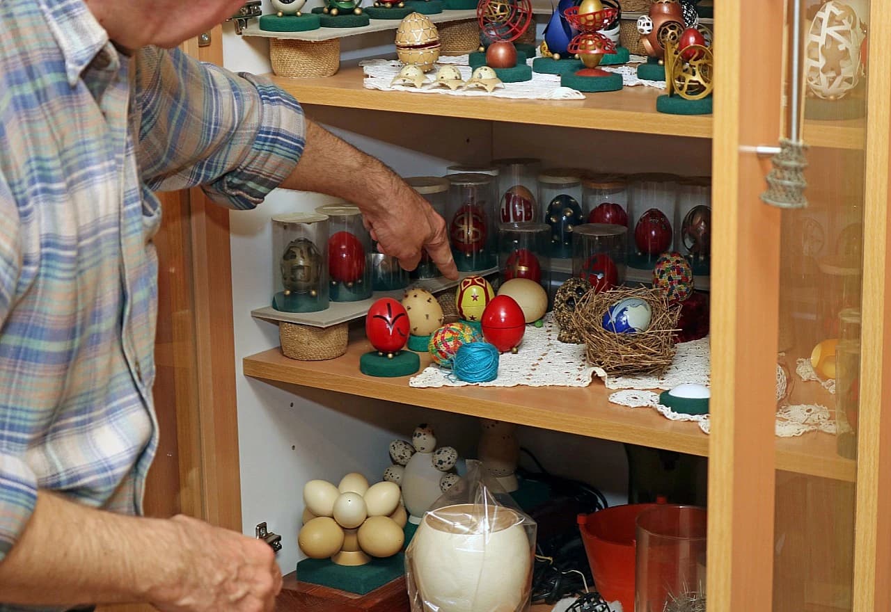 Vladimir Kravčenko pokazuje svoje radove