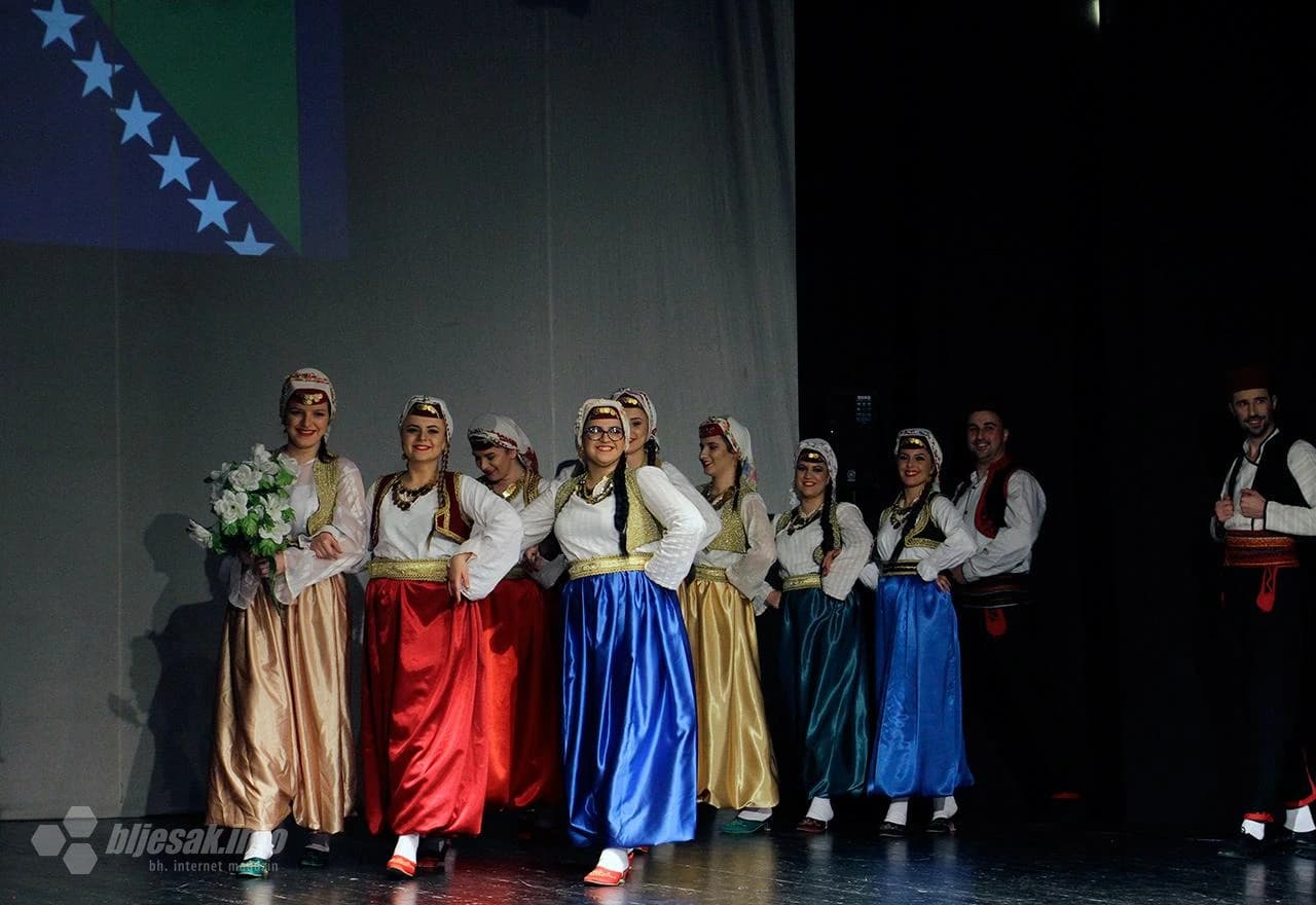 Mostarci su uživali u folklornim kreacijama 