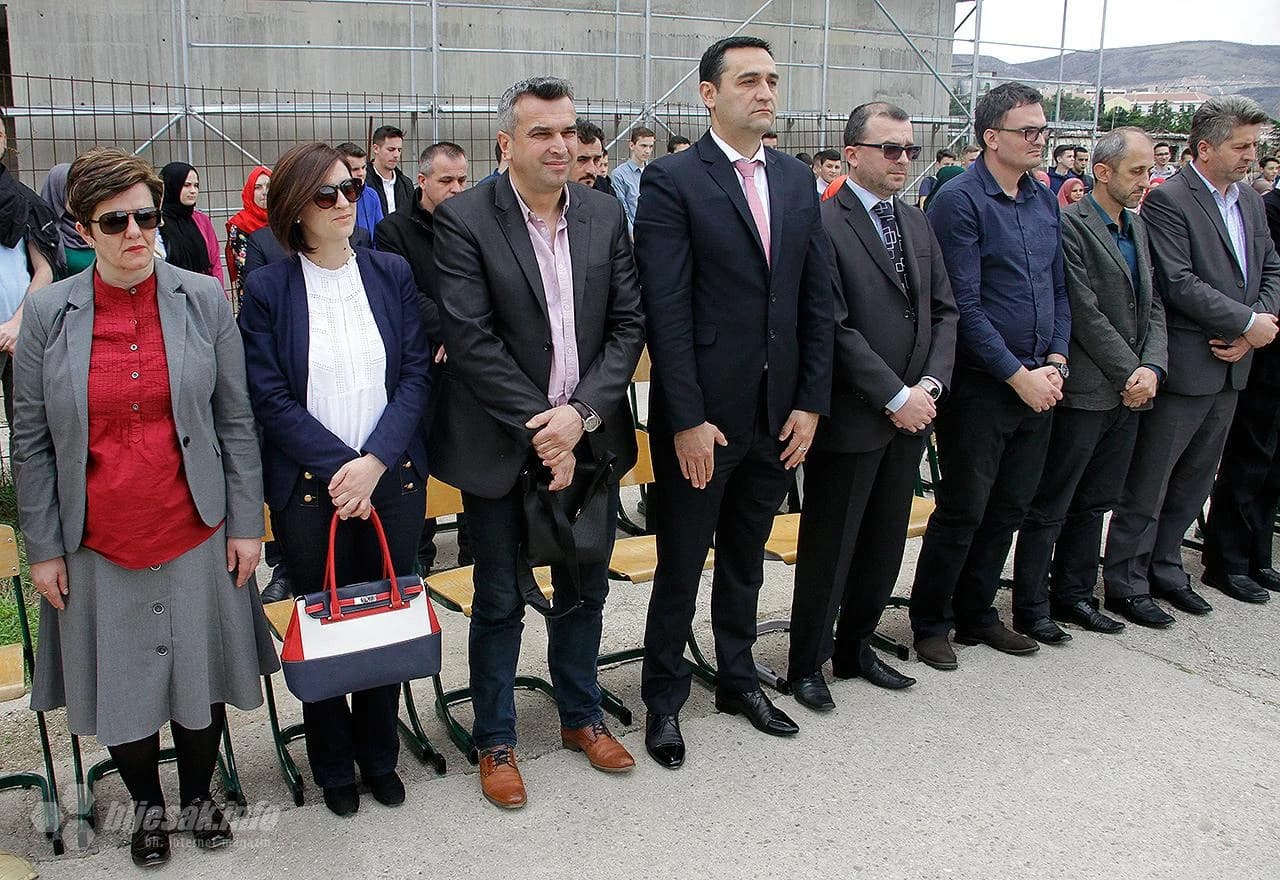 Otkrivanje ploče sa stihovima pjesnika Mostara