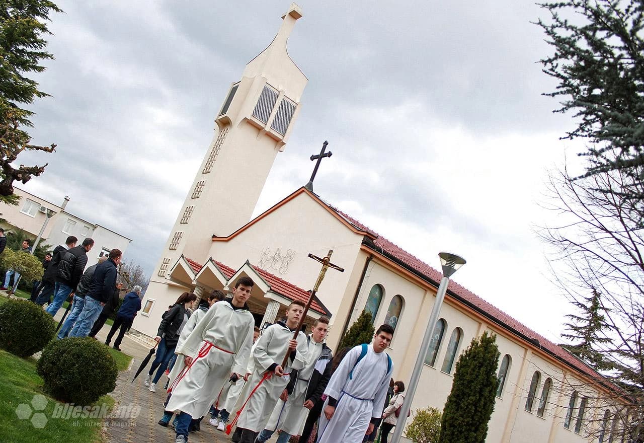 Put križa iz Uzarića do Širokog Brijega
