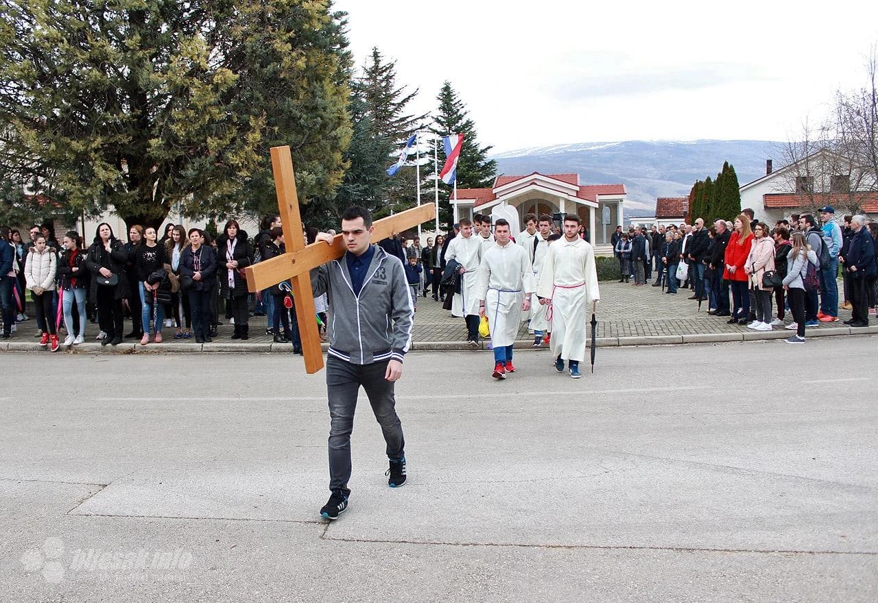 Put križa iz Uzarića do Širokog Brijega