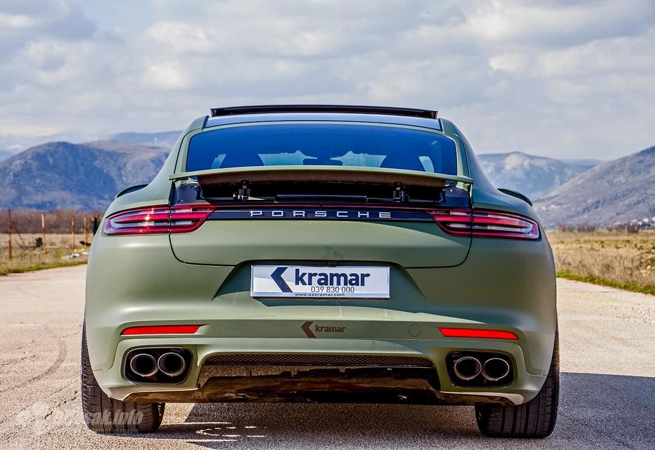 Porsche Panamera 4S 