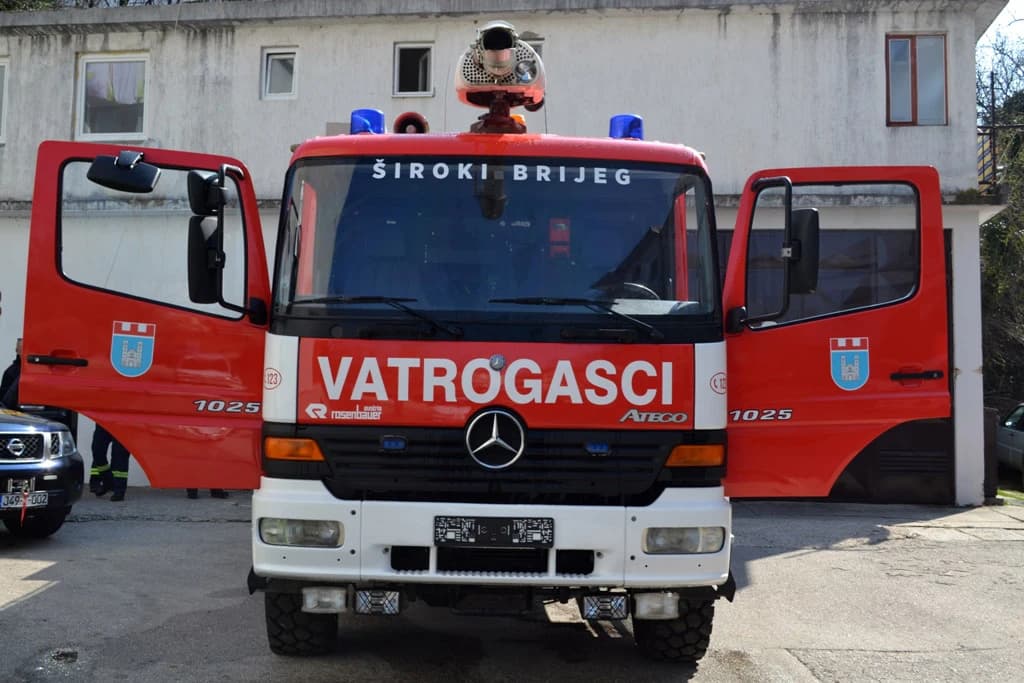 Primopredaja navalnog vozila širokobriješkim vatrogascima