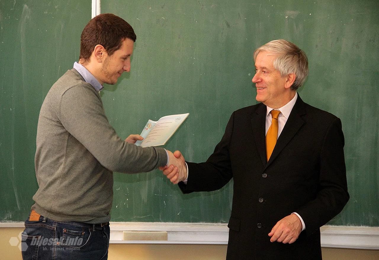 Detalj s dodjele DELF diploma