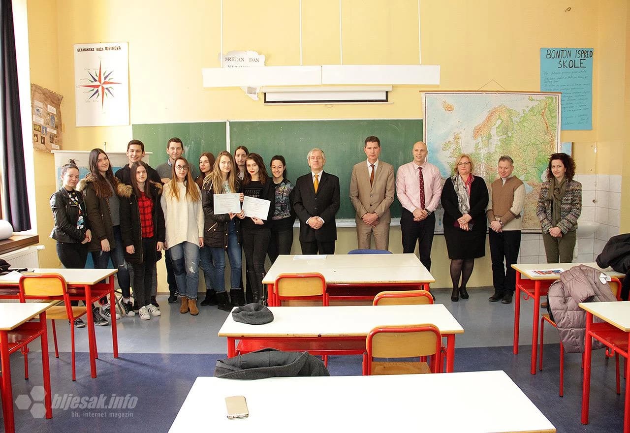 Detalj s dodjele DELF diploma