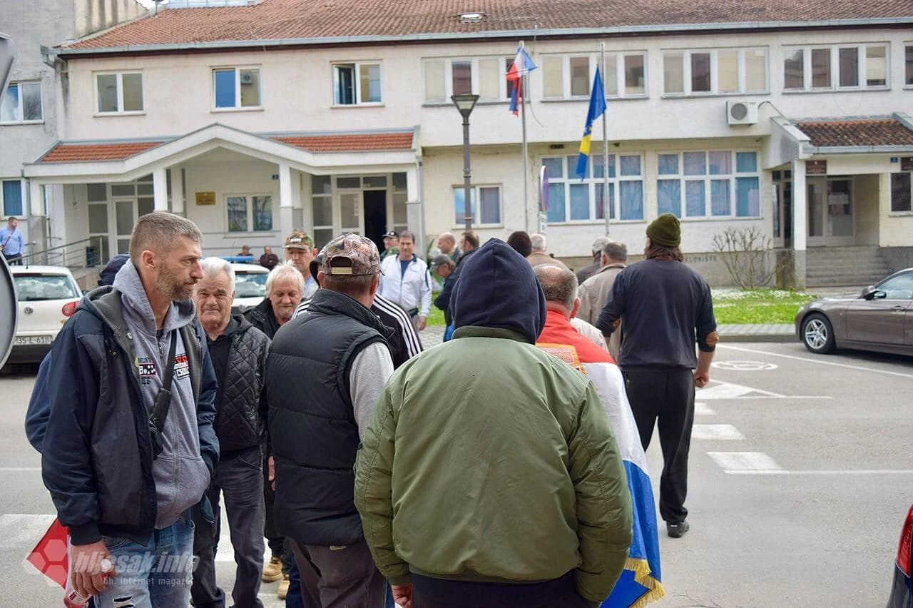 Branitelji ispred Policijske uprave Ljubuški