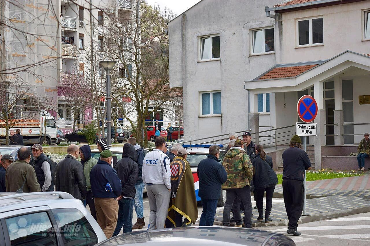 Branitelji ispred Policijske uprave Ljubuški