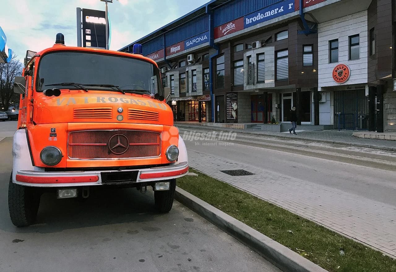 Beton iz miksera izlio se dijelom Ulice fra Didaka Buntića