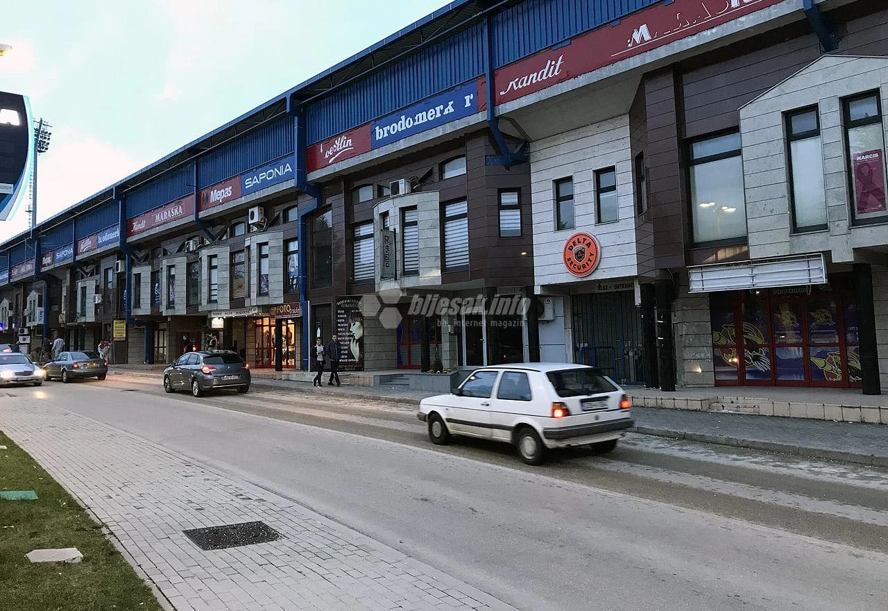 Beton iz miksera izlio se dijelom Ulice fra Didaka Buntića