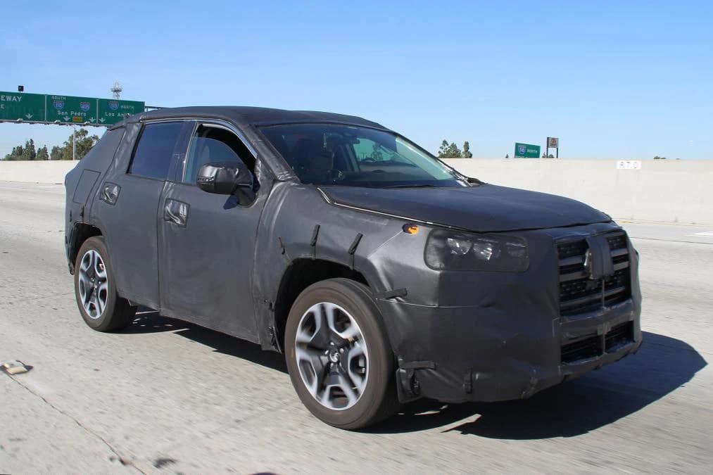 Nova Toyota RAV4 viđena uoči sajma automobila u New Yorku 