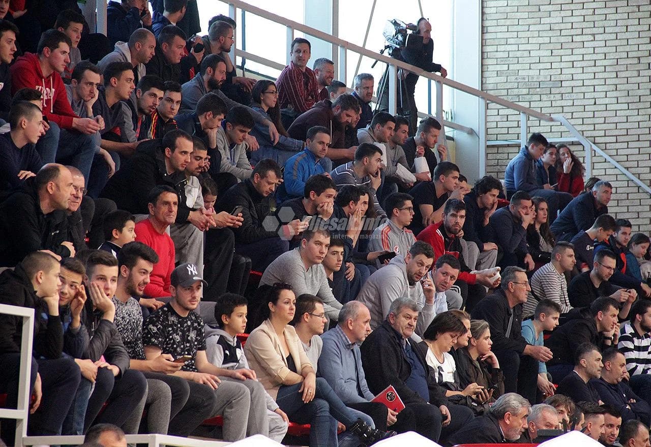  Ulaz na ovu utakmicu za žene i djevojke je bio besplatan.