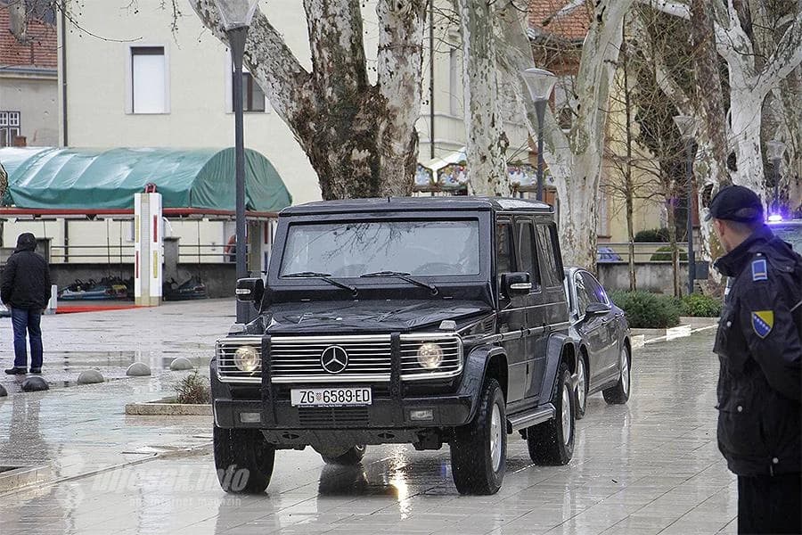 Predsjednica Republike Kolinda Grabar-Kitarović po prvi put u Mostar je strigla u blindiranom vozilu Mercedes-Benz G-klase