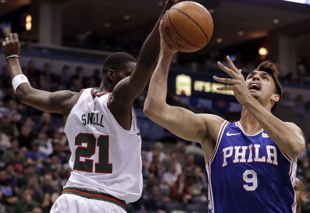 Milwaukee Bucks - Philadelphia Sixers (Dario Šarić)