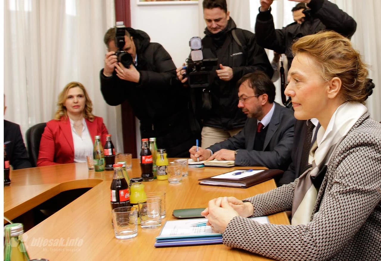 Hrvatska ministrica vanjskih i europskih poslova Republike Hrvatske  Marija Pejčinović Burić prilikom svoje posjete Mostaru, došla je u posjet Rektoratu Sveučilišta u Mostaru gdje su je dočekali predstavnici Rektorata. 