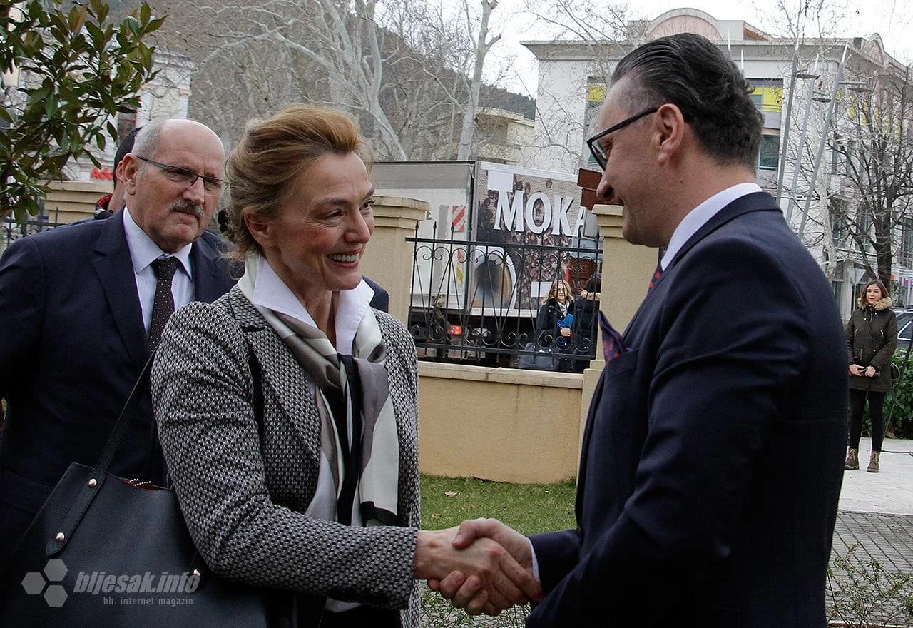 Hrvatska ministrica vanjskih i europskih poslova Republike Hrvatske  Marija Pejčinović Burić prilikom svoje posjete Mostaru, došla je u posjet Rektoratu Sveučilišta u Mostaru gdje su je dočekali predstavnici Rektorata. 