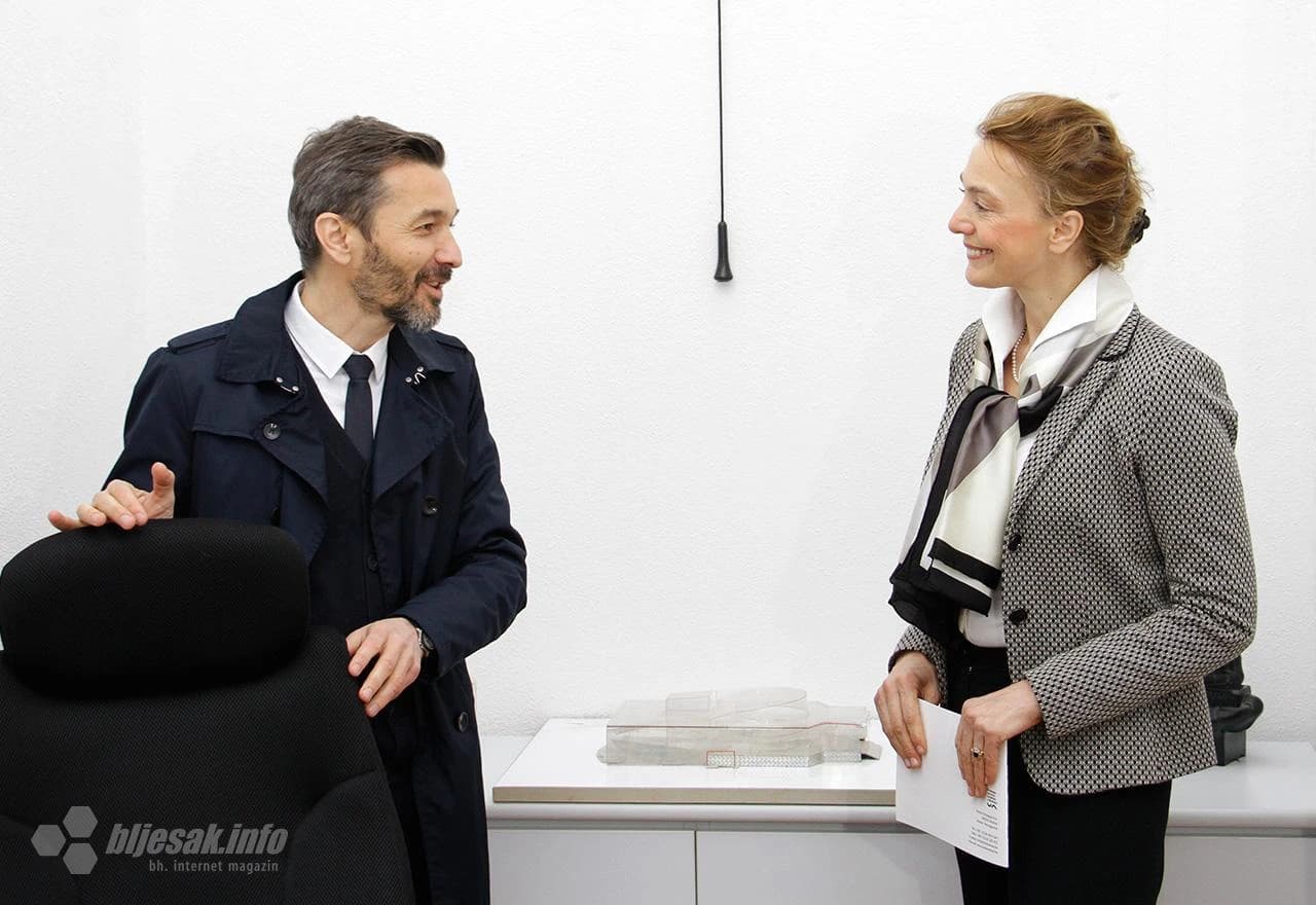 Predsjednik HNK Mostar u obilasku kazališta sa MVP Hrvatske Marijom Pejčinović-Burić