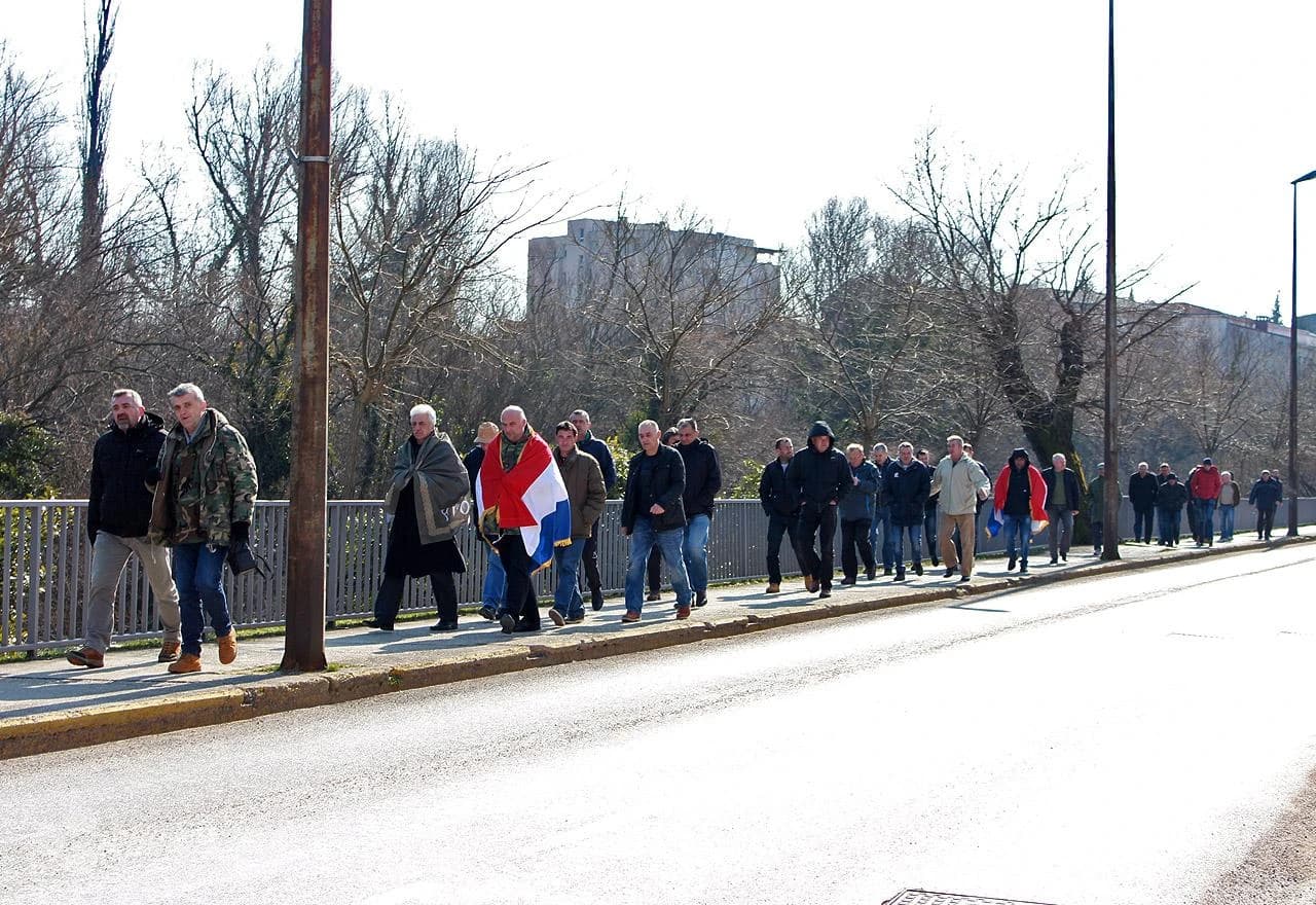 ''Zaboravljeni branitelji'' u Ulici Stjepana Radića na putu prema zgradi Vlade ŽZH