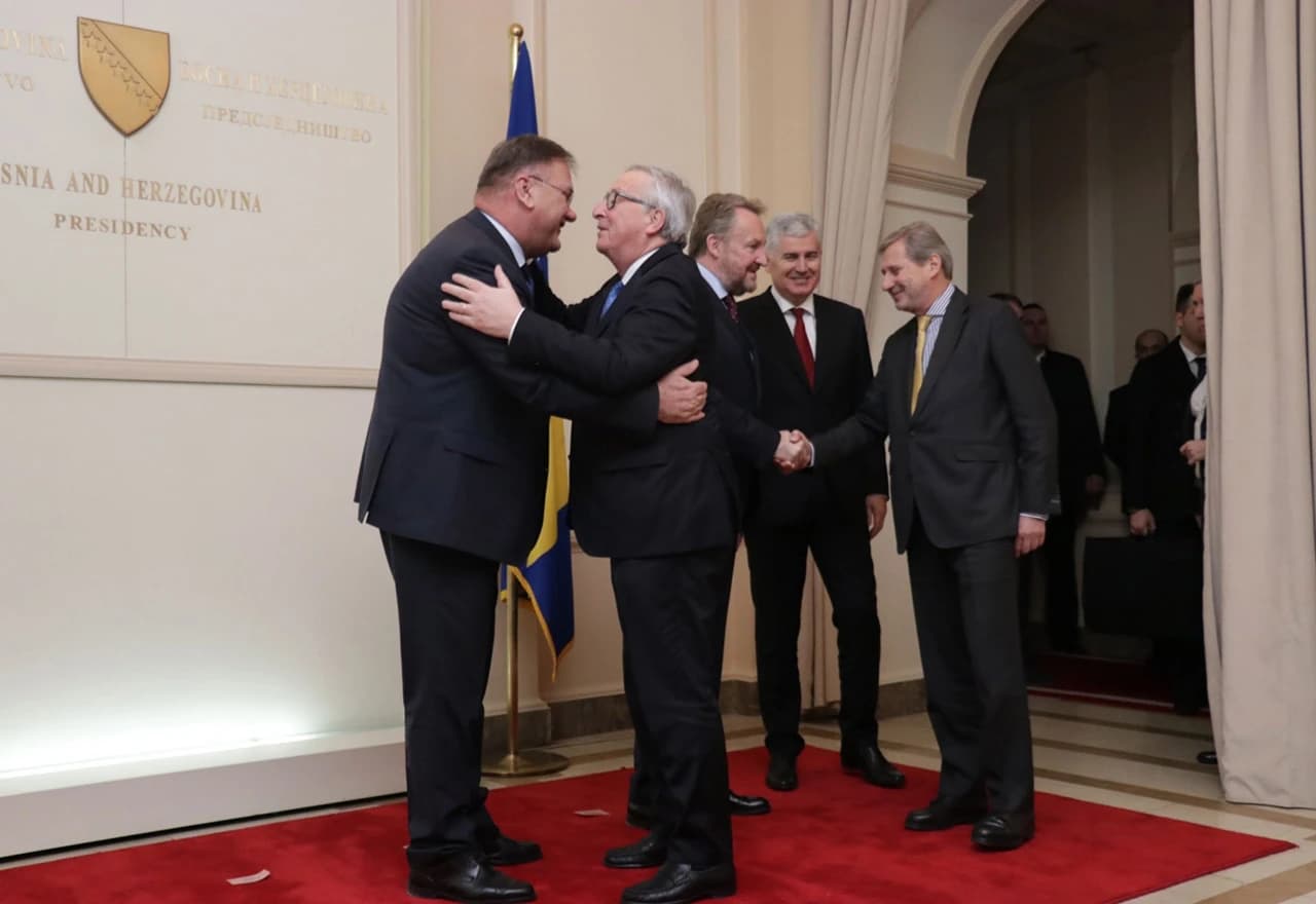 Srdačan doček | Fena