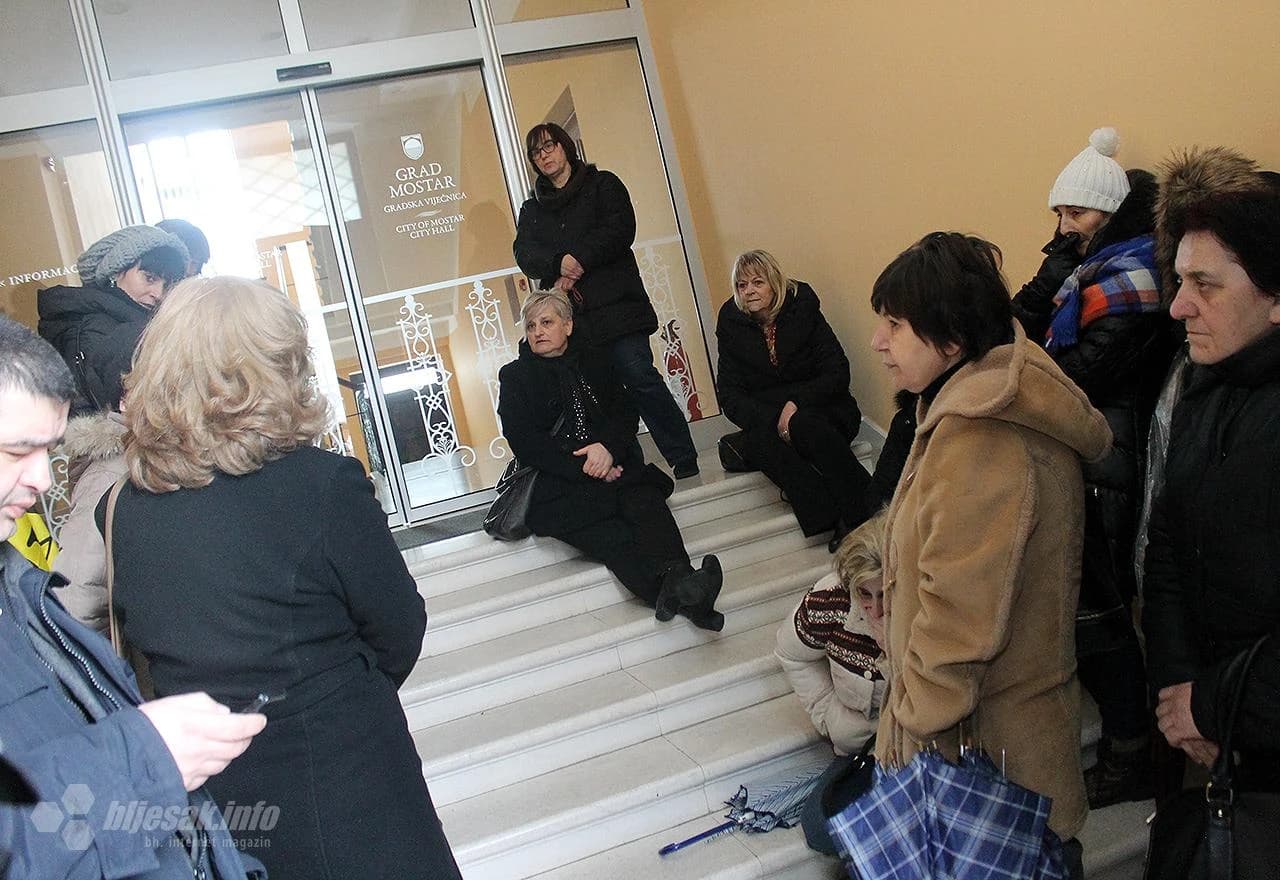 Prosvjed djelatnika Ere ispred Vijećnice