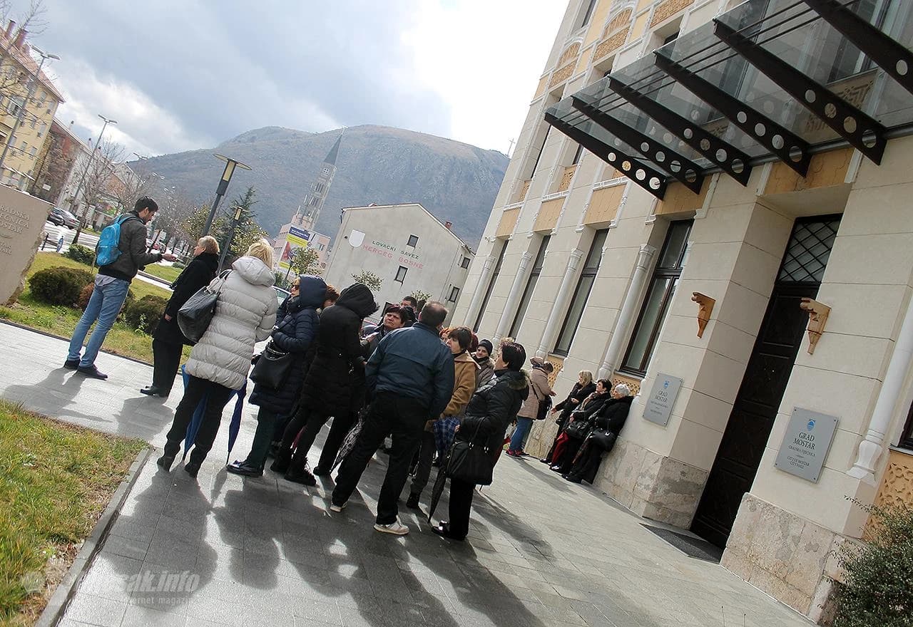Prosvjed djelatnika Ere ispred Vijećnice