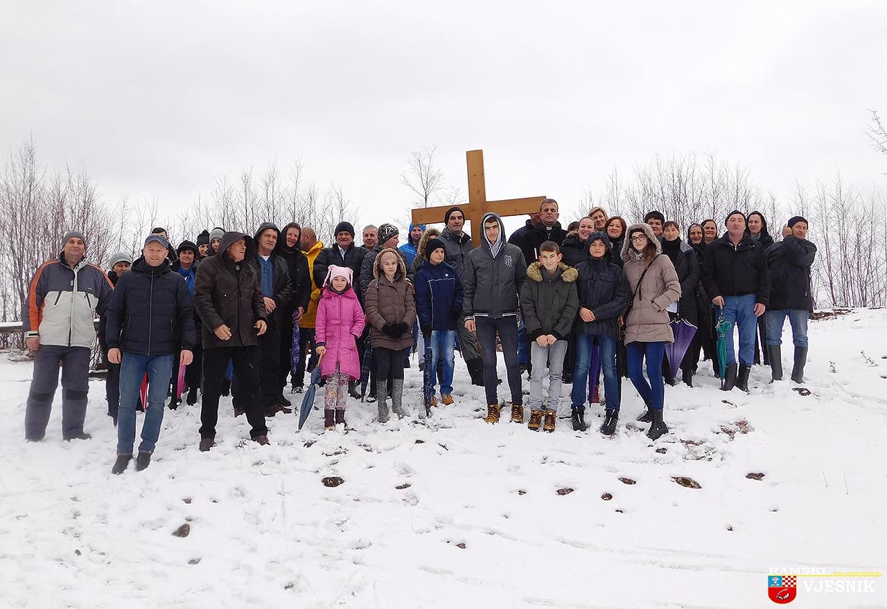 Vjernici su ustrajali unatoč snjegu