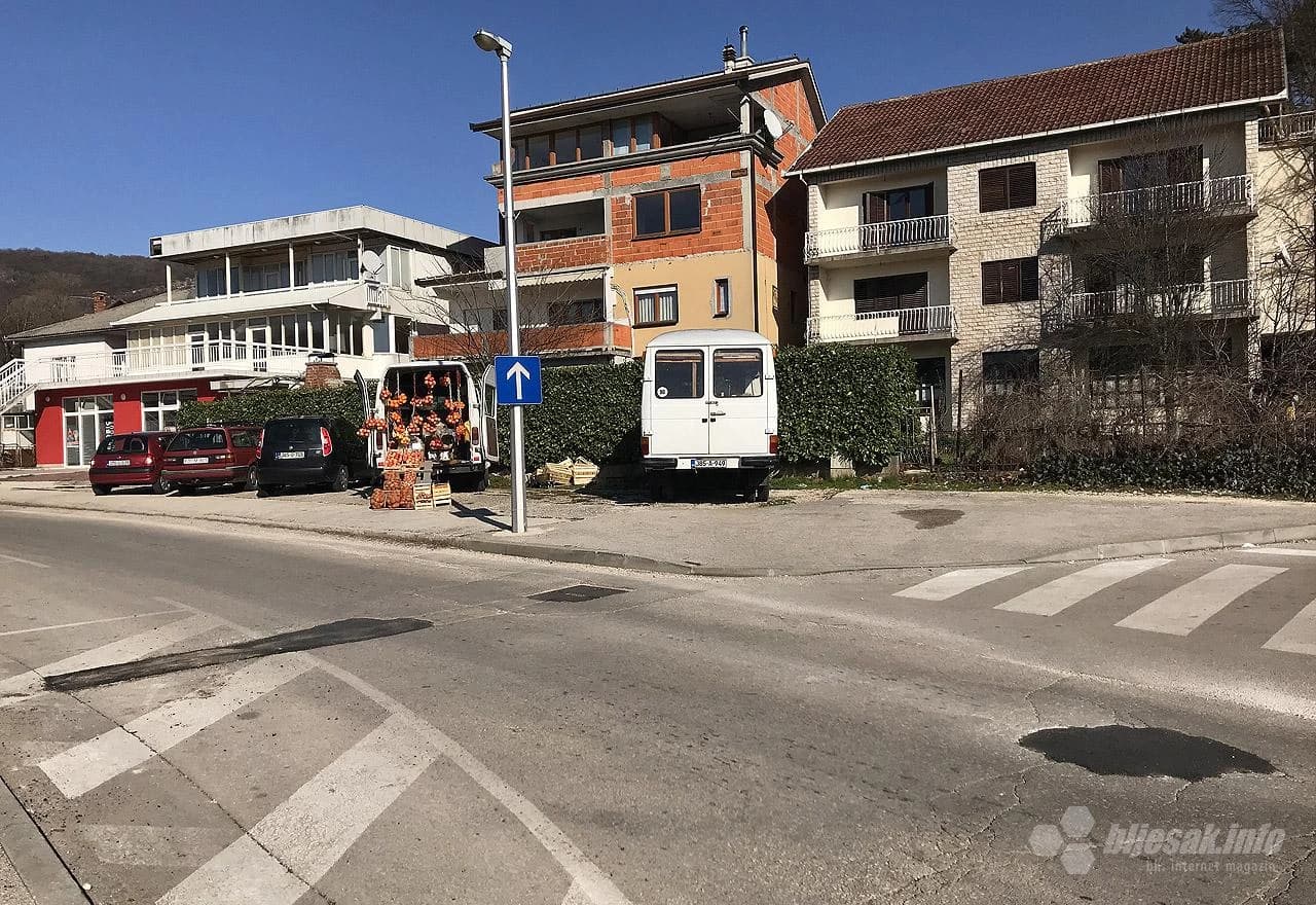 Asfaltirana rupa u Ulici bana Jelačića