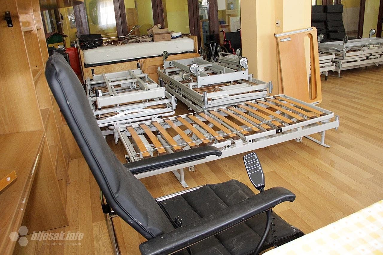 Uručena donacija kreveta i opreme Centru za stare i iznemogle osobe