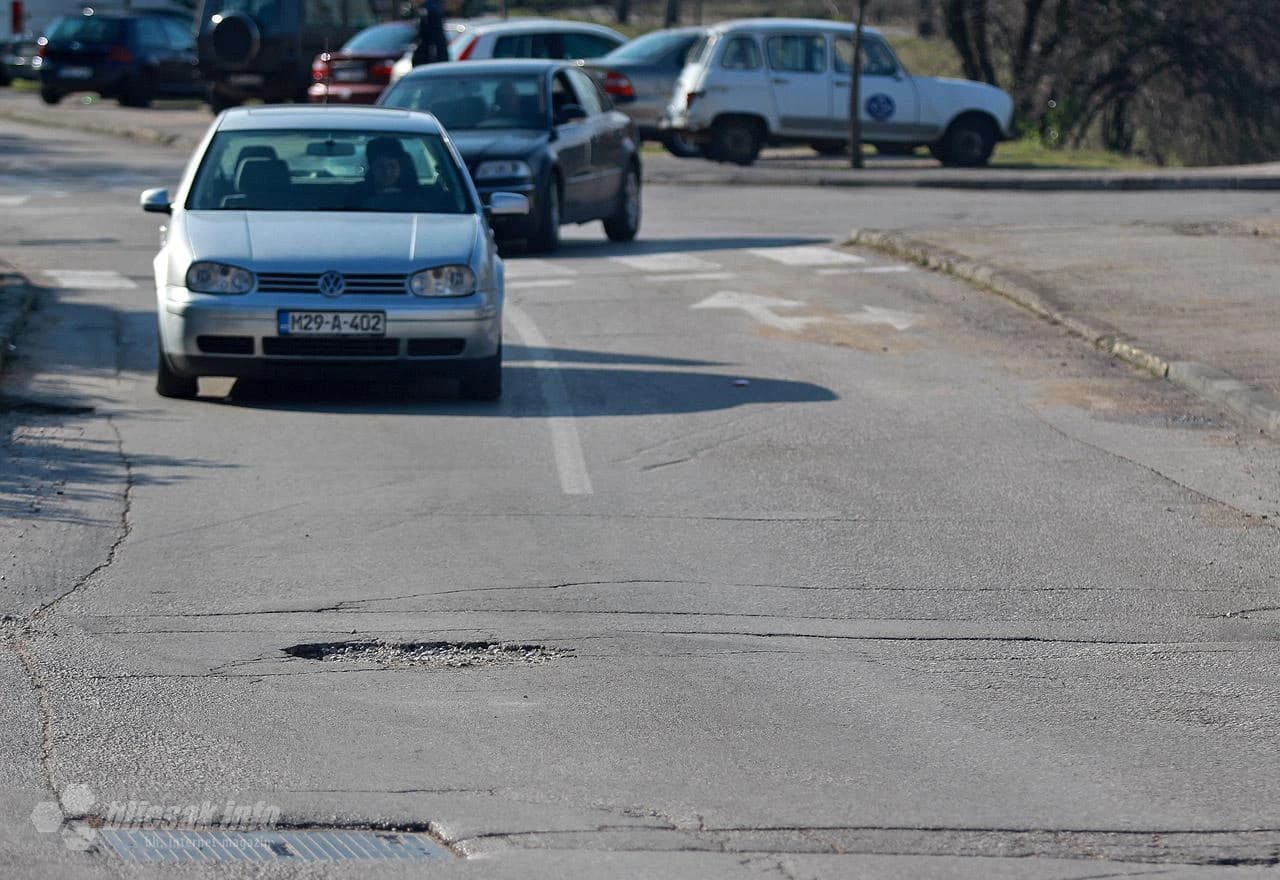 Rupa u Ulici bana Jelačića