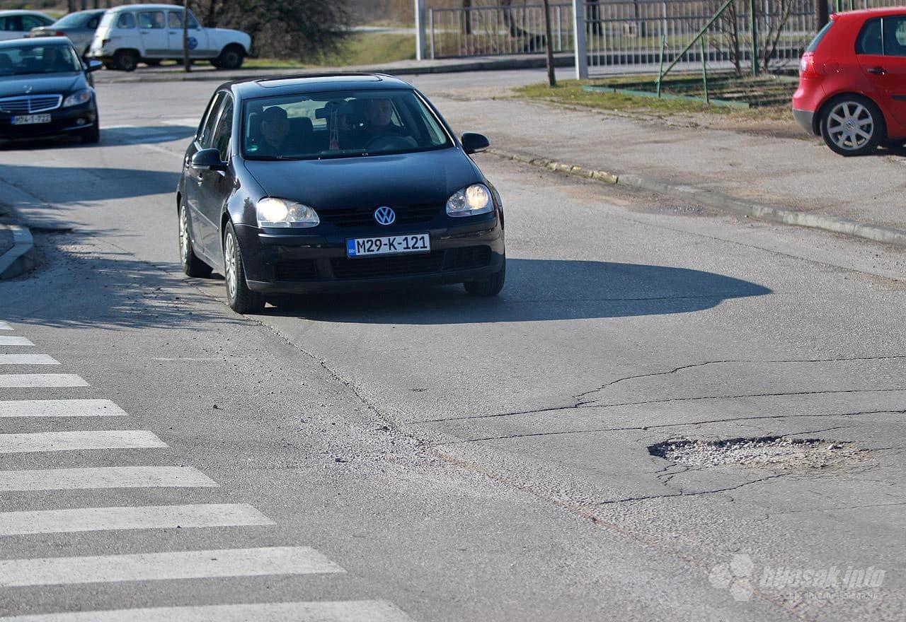 Rupa u Ulici bana Jelačića