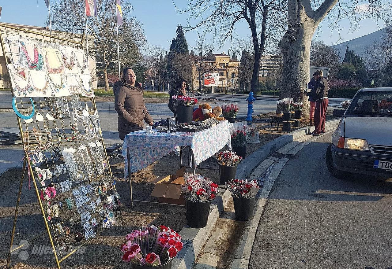 Prodaja cvijeća na mostarskim ulicama