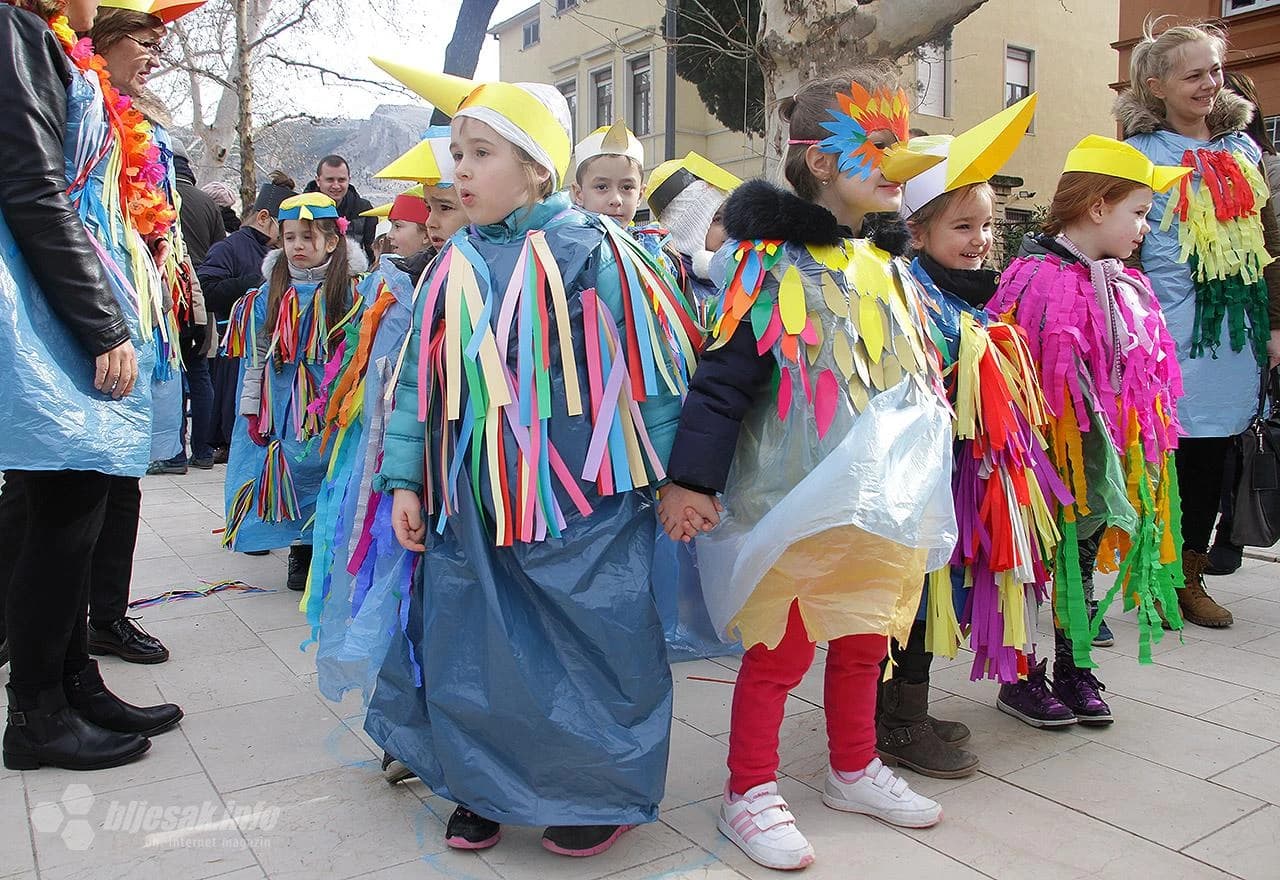 Karnevalski defile kroz Mostar 