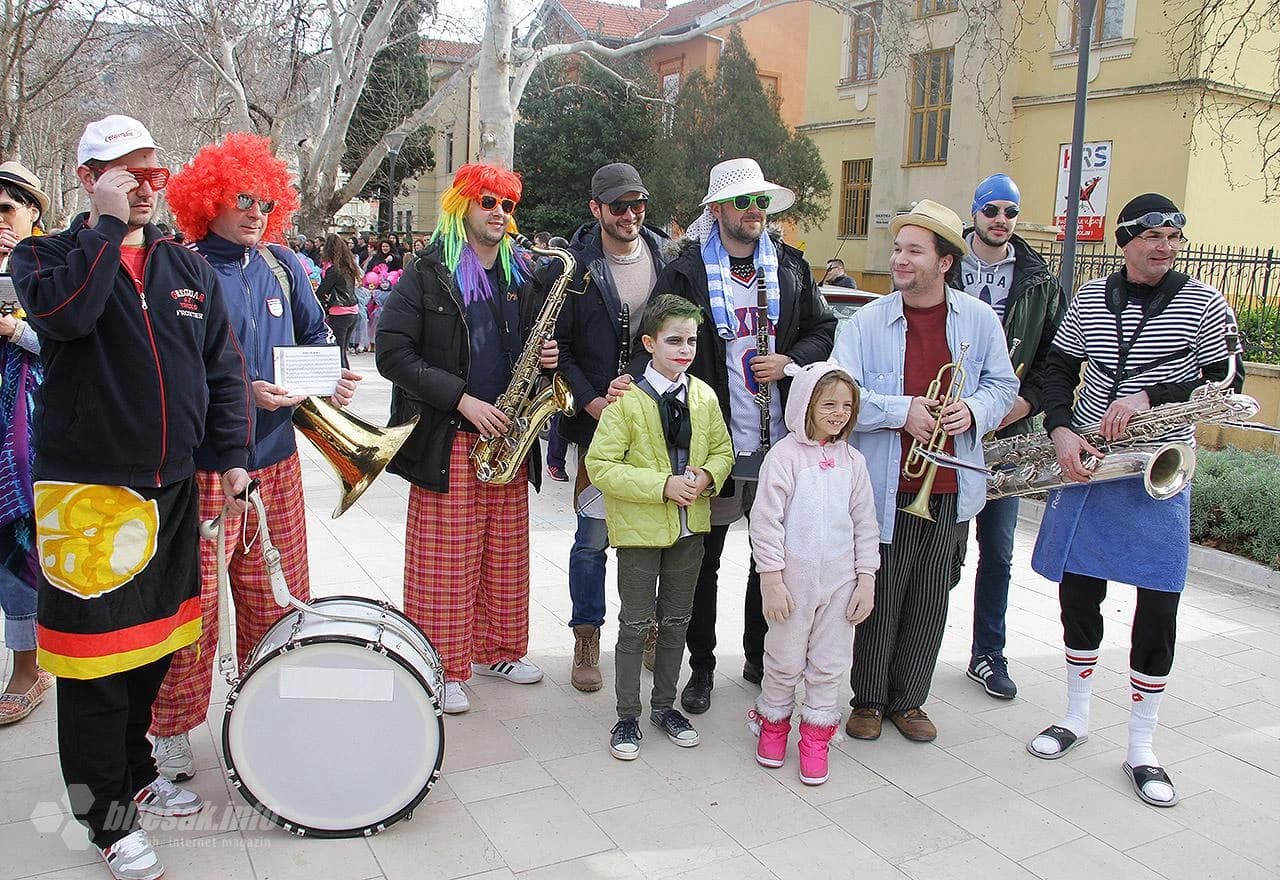 Karnevalski defile kroz Mostar 